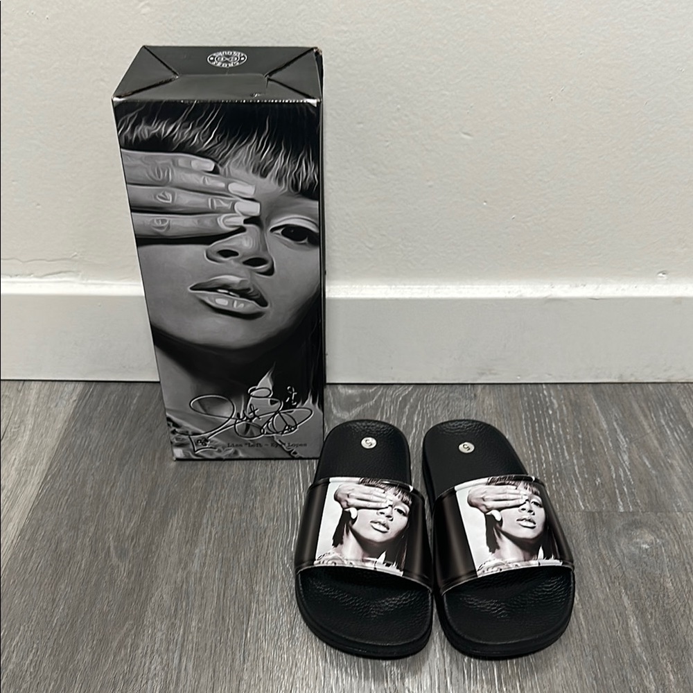 NEW IN BOX Lisa Left Eye Lopez Legacy Slides Size 5 (37) Cross Colours